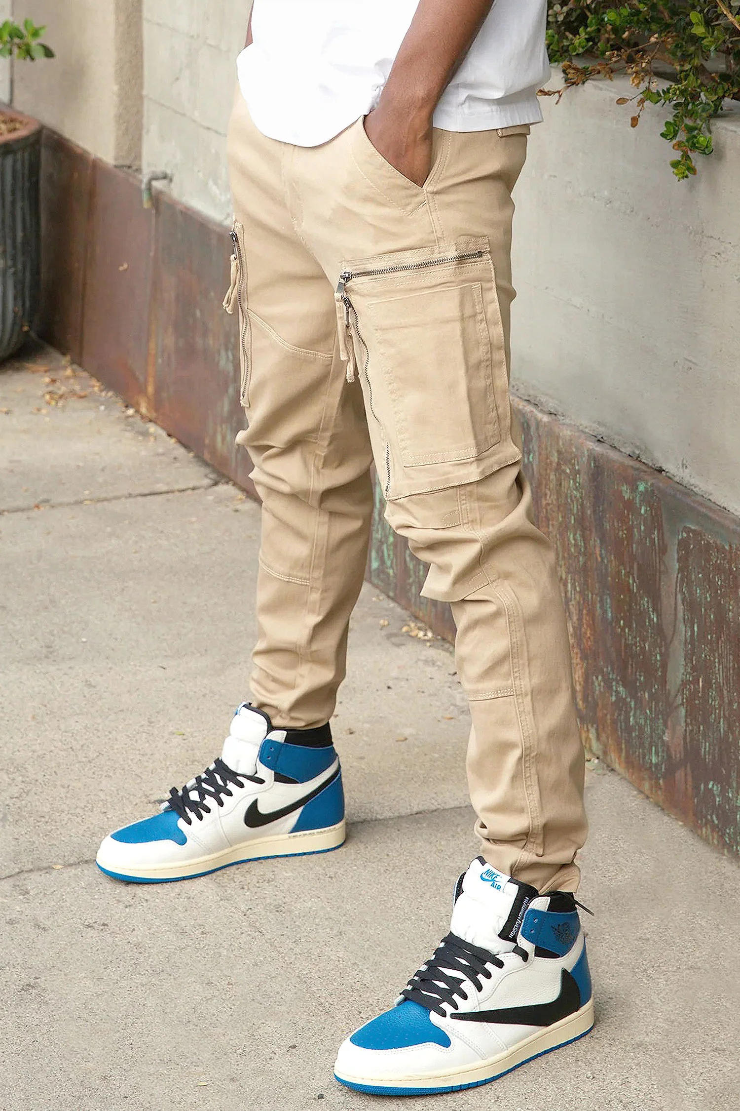Men's Essential Utility Cargo Jogger Pants - Image 4