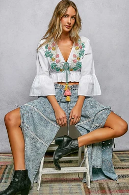 Floral Embroidered Cropped Blouse - Image 6